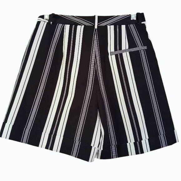 ZARA Black & White Shorts - Like New. - Picture 2 of 7